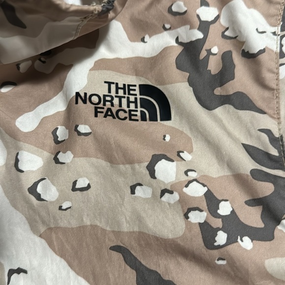 The North Face Lightweight Wind Beaker - Picture 2 of 4